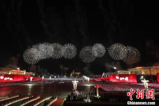 「中国新闻网」天安门广场举行国庆70周年联欢活动