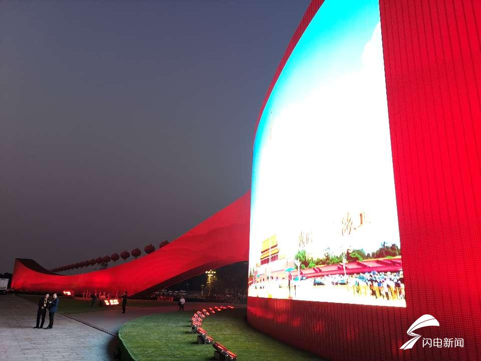 「齐鲁网」组图｜国庆当天清晨的天安门广场什么样？记者带你看现场