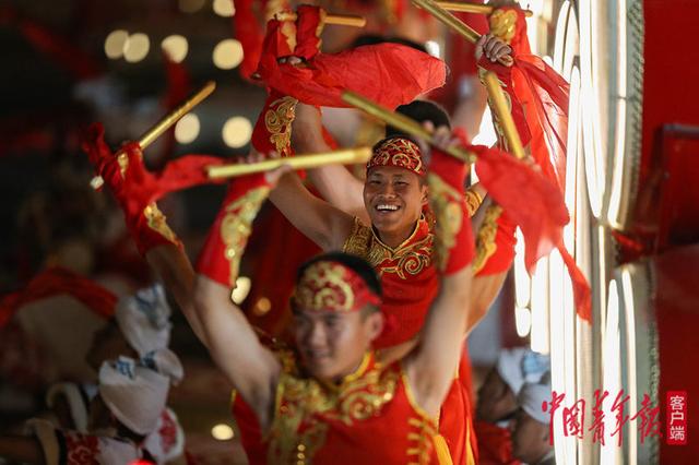 中国青年网：群众大联欢上的蓬勃青年