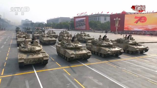 【环球网】颜值很高！解放军15式轻型坦克首次正式亮相