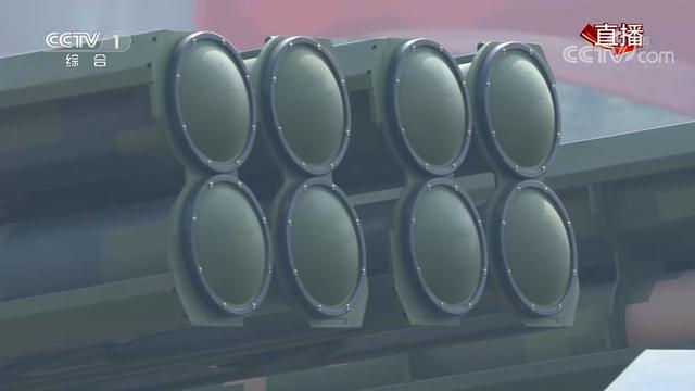 【环球网】颜值很高！解放军15式轻型坦克首次正式亮相