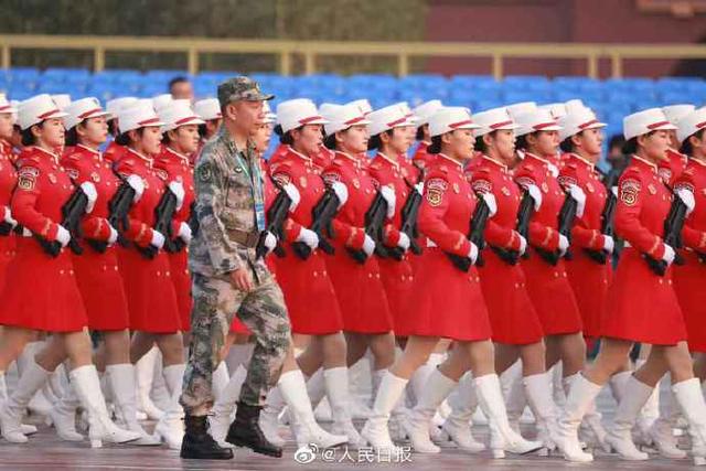 「中国青年网」来了！女民兵方队全新亮相