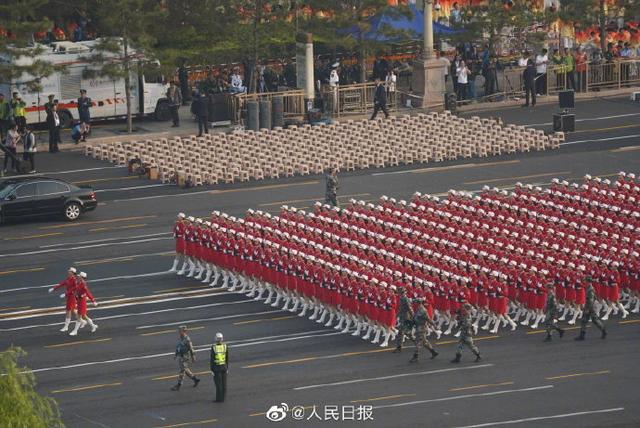 「中国青年网」来了！女民兵方队全新亮相