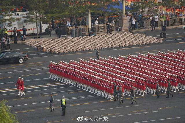 「中国青年网」来了！女民兵方队全新亮相