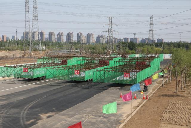 北京日报客户端：他们最近距离参加游行，却没有摄像机能捕获他们的身影