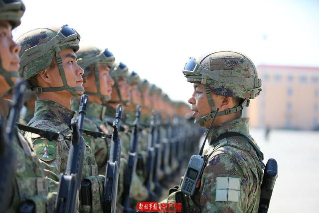 中国军网@阅兵训练场上，他三次立下军令状