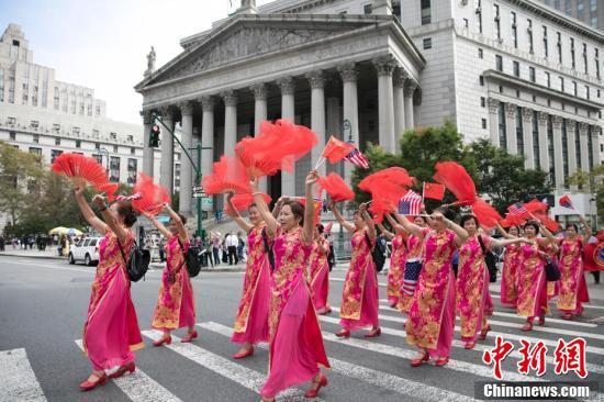 中国新闻网：纽约华人华侨举行升国旗仪式