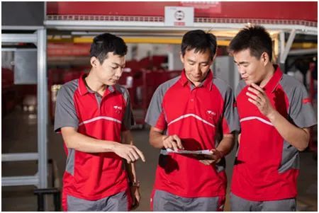 【人民网】参加国庆群众游行的“快递小哥”，故事不简单！