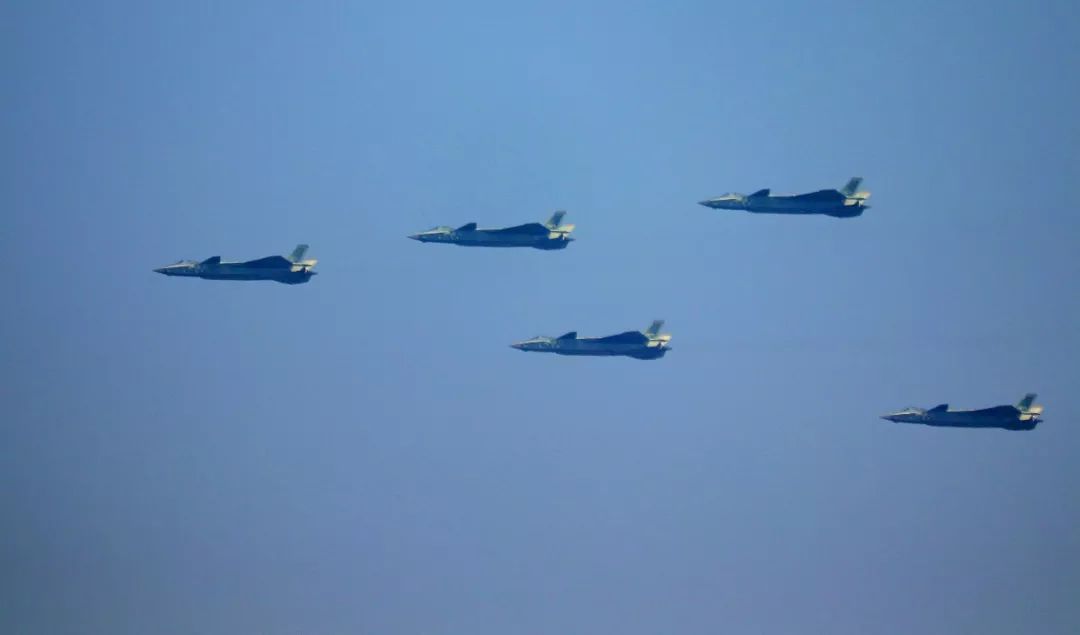 央视今日亚洲@70年奋进跨越 中国空军谱写壮美航迹