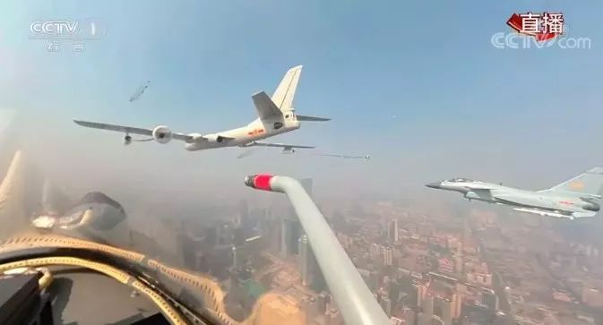 #每日经济新闻#国庆阅兵将如何影响A股？假期还有5天，这一板块已经按不住了！