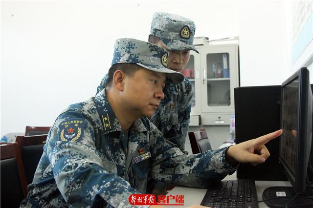 「中国军网」暖男？技术流？看看阅兵训练场下的幕后“面孔”