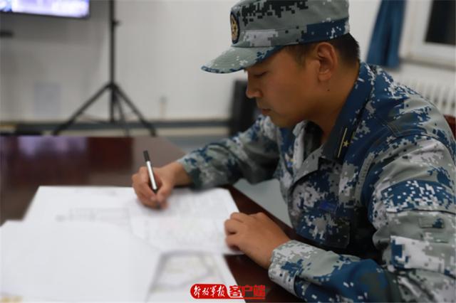 「中国军网」暖男？技术流？看看阅兵训练场下的幕后“面孔”