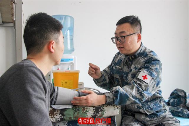 「中国军网」暖男？技术流？看看阅兵训练场下的幕后“面孔”