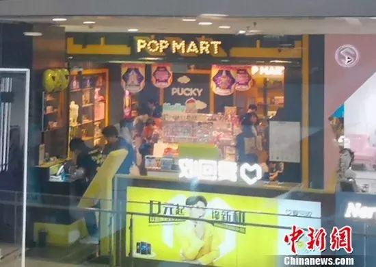 「中国侨网」穷玩车富玩表，土豪跟着盲盒跑