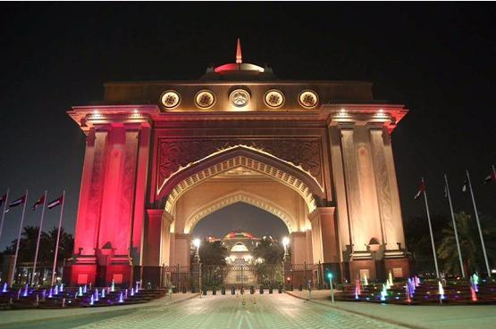 央视@阿联酋多地点亮中国红 庆祝新中国成立70周年