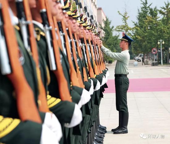 新浪新闻综合■成为中国最帅天团背后:日“砸”4万步 血泡摞血泡