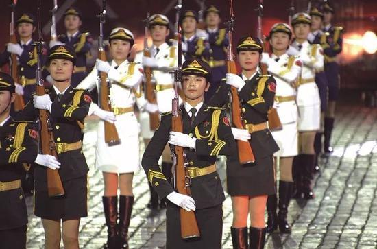 新浪新闻综合■成为中国最帅天团背后:日“砸”4万步 血泡摞血泡