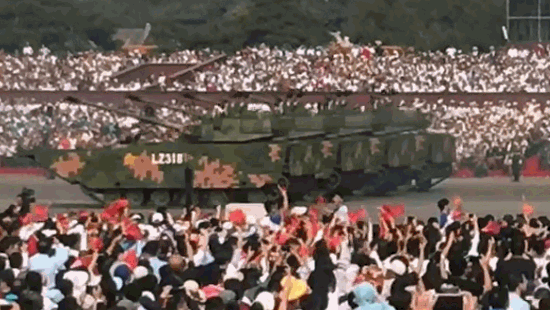 「光明网」动图丨燃爆全场！国庆阅兵这些“大国重器”亮相现场