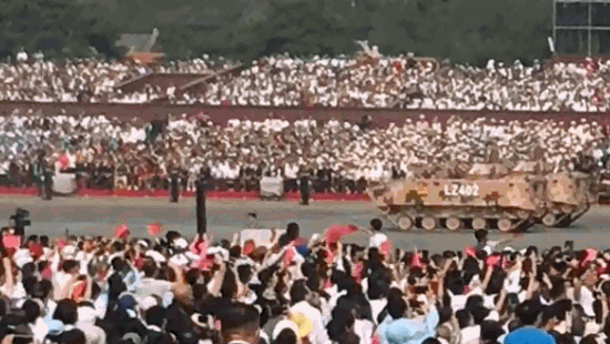 「光明网」动图丨燃爆全场！国庆阅兵这些“大国重器”亮相现场