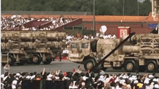 「光明网」动图丨燃爆全场！国庆阅兵这些“大国重器”亮相现场