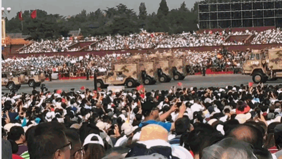 「光明网」动图丨燃爆全场！国庆阅兵这些“大国重器”亮相现场