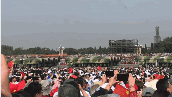 「光明网」动图丨燃爆全场！国庆阅兵这些“大国重器”亮相现场