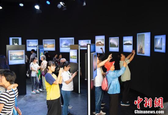 [中国新闻网]庆祝新中国成立70周年游园活动在北京举行