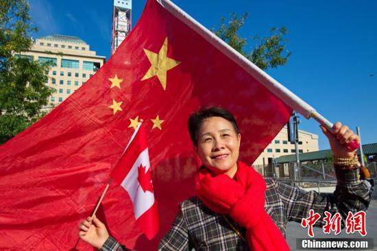 「中国新闻网」加拿大大多伦多地区举行多场五星红旗升旗仪式