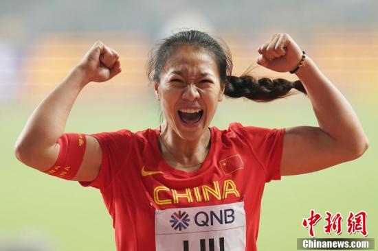 「中国新闻网」多哈田径世锦赛：中国选手刘诗颖和吕会会分获女子标枪亚军与季军