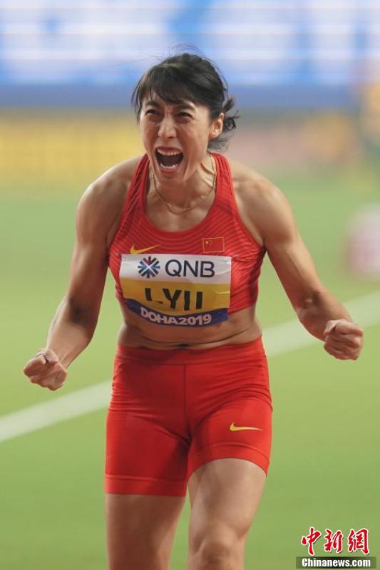 「中国新闻网」多哈田径世锦赛：中国选手刘诗颖和吕会会分获女子标枪亚军与季军