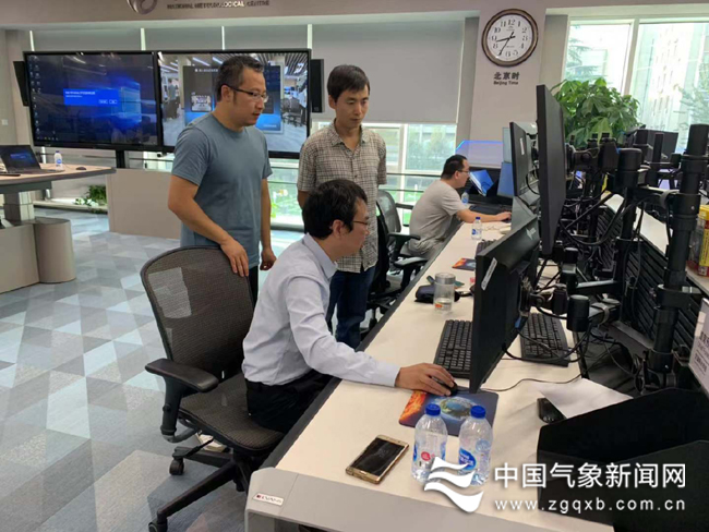 [中国气象局]国庆长假：气象人坚守岗位 祝福祖国