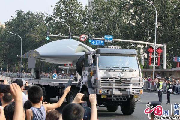 「中国网」来了来了！大阅兵武器装备车队来了