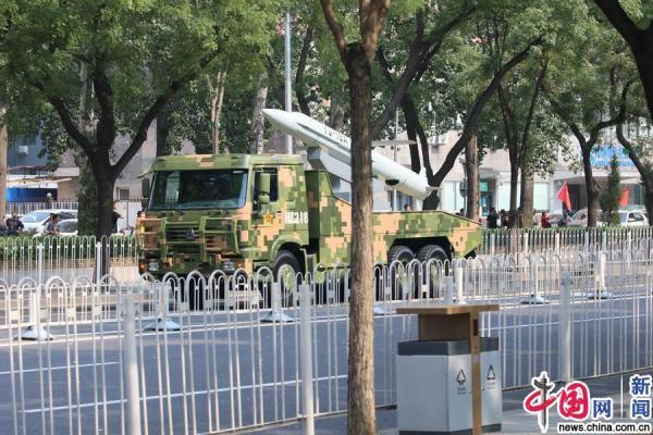 「中国网」来了来了！大阅兵武器装备车队来了