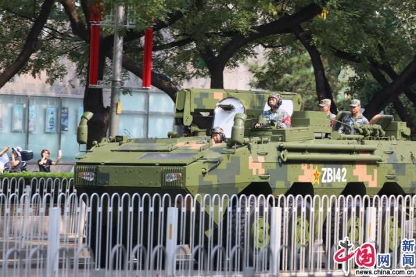 「中国网」来了来了！大阅兵武器装备车队来了