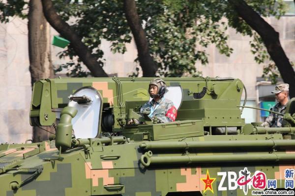 「中国网」来了来了！大阅兵武器装备车队来了