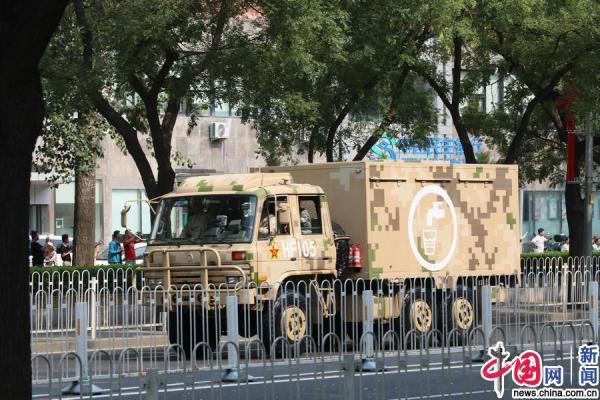 「中国网」来了来了！大阅兵武器装备车队来了