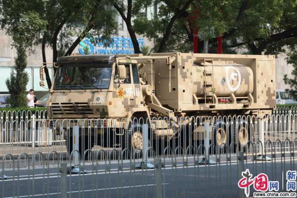 「中国网」来了来了！大阅兵武器装备车队来了