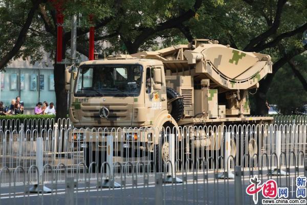 「中国网」来了来了！大阅兵武器装备车队来了