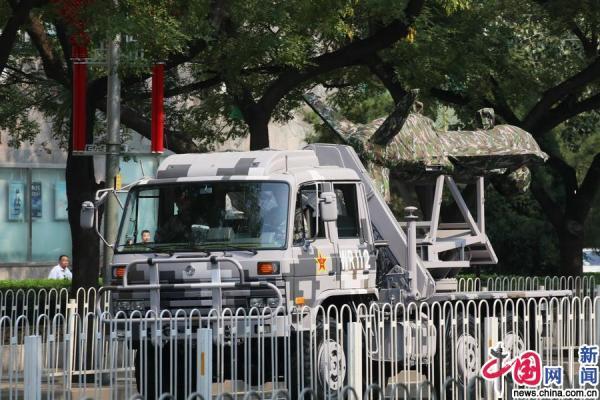 「中国网」来了来了！大阅兵武器装备车队来了