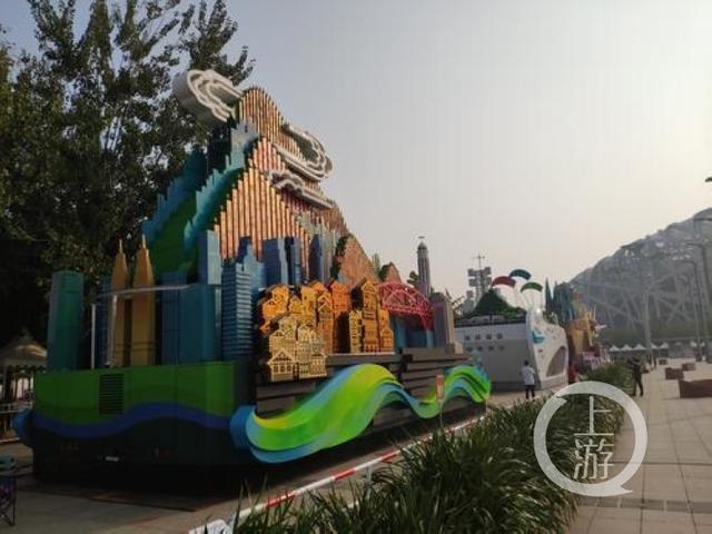 【上游新闻】70组国庆彩车2日起在北京展出“魅力重庆”彩车邀你去“打卡”