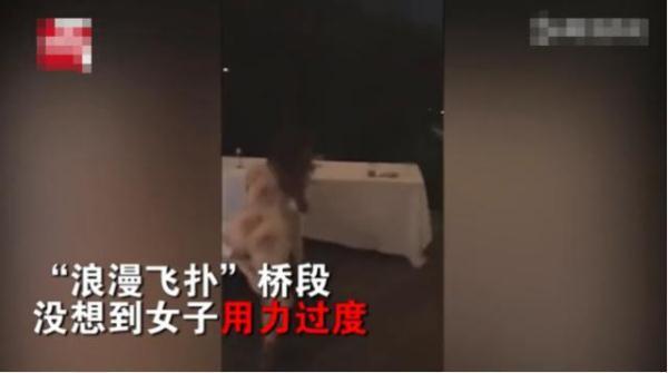 「光明网」弟弟婚礼上的沙雕表演！姐姐重现辣身舞经典桥段将老公压成脑震荡