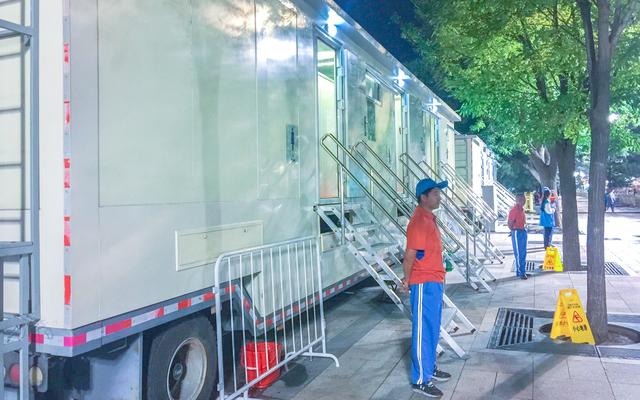 新京报：保障国庆庆祝活动，核心区增加2000多个厕位