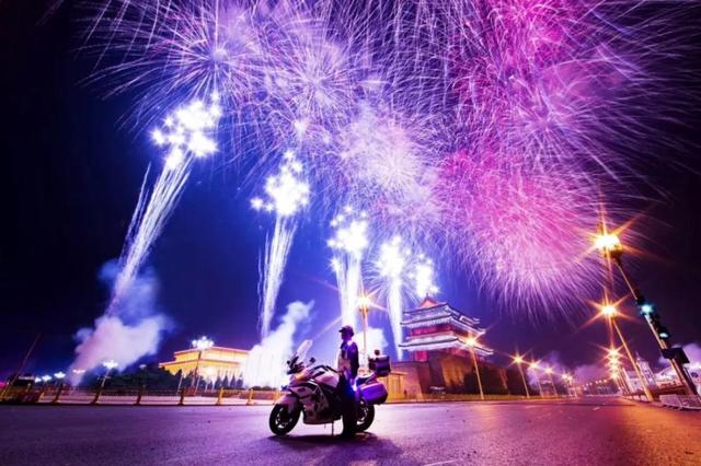 环球网■烟花下的“骄”警