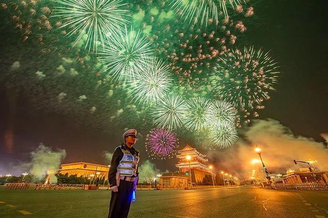 环球网■烟花下的“骄”警