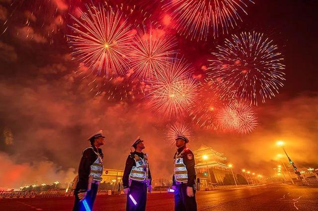 环球网■烟花下的“骄”警