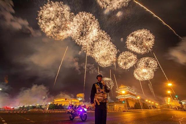 环球网■烟花下的“骄”警