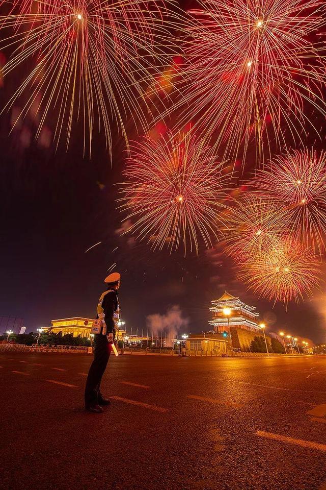 环球网■烟花下的“骄”警