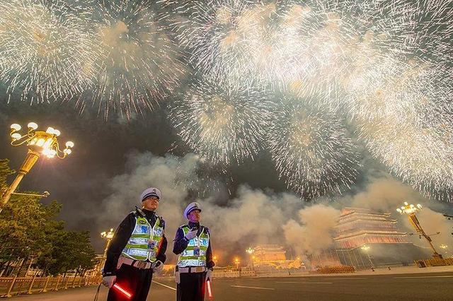 环球网■烟花下的“骄”警