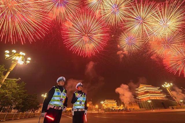 环球网■烟花下的“骄”警