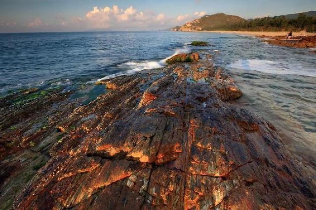 【上游新闻】「国庆攻略」人少景美的国内海岛，坐上高铁就能到